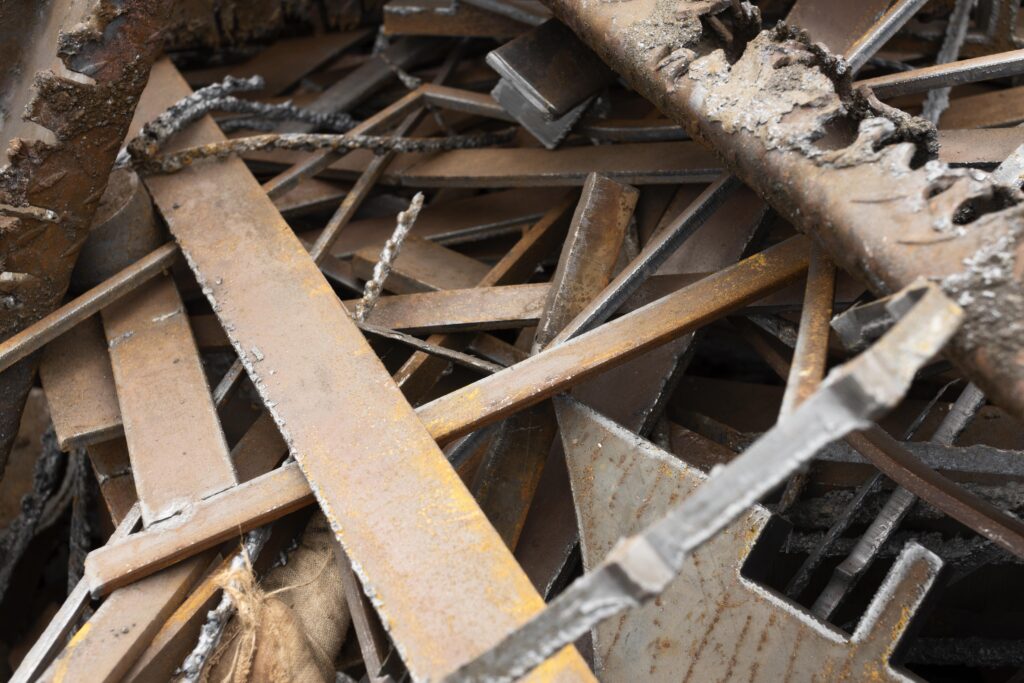 Chaotic pile of rusty metal scraps